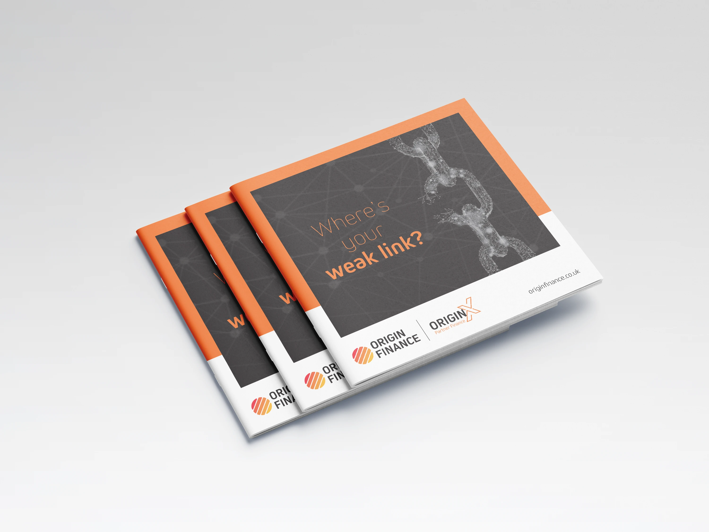 Brochure carrée 21x21 finance d'équipement — couverture orange et anthracite, motif filaire